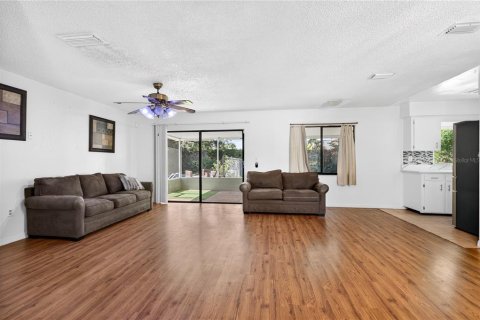 House in Mount Dora, Florida 3 bedrooms, 138.89 sq.m. № 2197378 - photo 5
