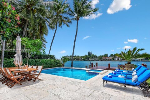 Villa ou maison à vendre à Miami Beach, Floride: 4 chambres, 287.25 m2 № 1759064 - photo 1
