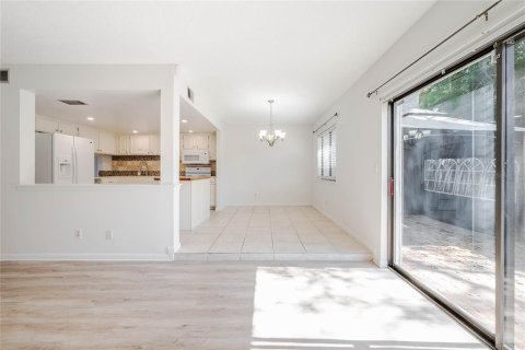 Townhouse in Altamonte Springs, Florida 3 bedrooms, 150.5 sq.m. № 1576543 - photo 5
