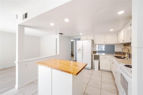 Townhouse in Altamonte Springs, Florida 3 bedrooms, 150.5 sq.m. № 1576543 - photo 8