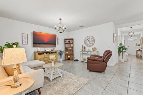 House in San Antonio, Florida 3 bedrooms, 155.33 sq.m. № 2393585 - photo 14