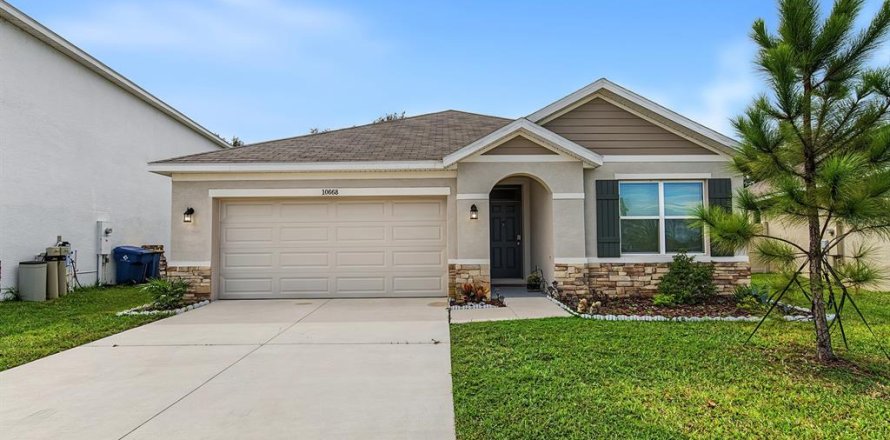 House in San Antonio, Florida 3 bedrooms, 155.33 sq.m. № 2393585