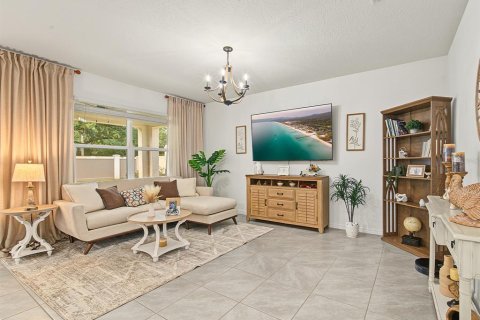 House in San Antonio, Florida 3 bedrooms, 155.33 sq.m. № 2393585 - photo 12