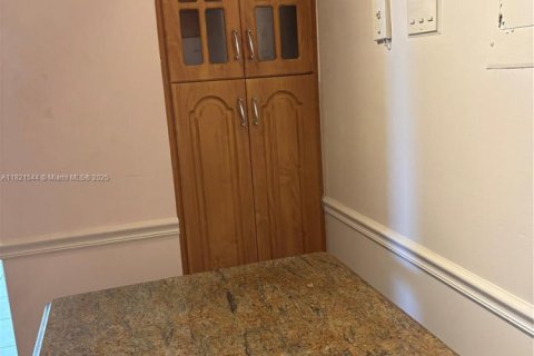 Снять в аренду кондоминиум в Халландейл-Бич, Флорида 2 спальни, 102.19м2, № 1937710 - фото 5