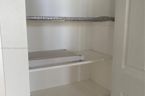 Снять в аренду кондоминиум в Халландейл-Бич, Флорида 2 спальни, 102.19м2, № 1937710 - фото 18