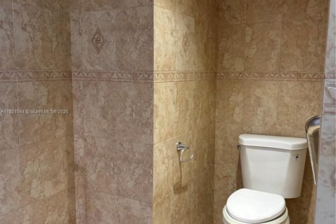 Снять в аренду кондоминиум в Халландейл-Бич, Флорида 2 спальни, 102.19м2, № 1937710 - фото 19