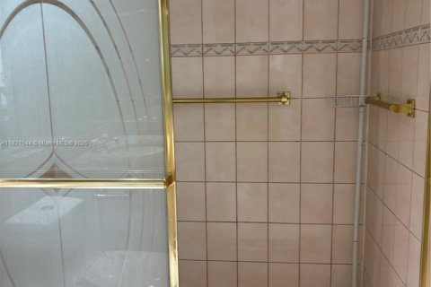 Снять в аренду кондоминиум в Халландейл-Бич, Флорида 2 спальни, 102.19м2, № 1937710 - фото 16