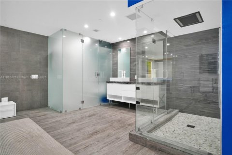 Condo in Miami, Florida, 3 bedrooms  № 1938674 - photo 29