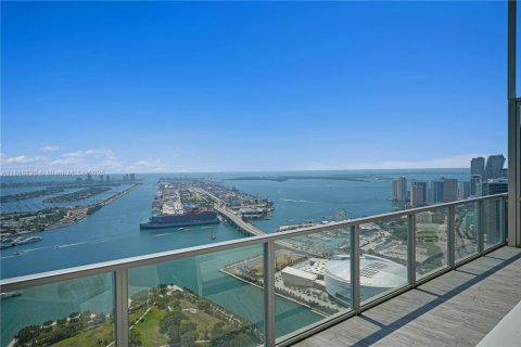 Condo in Miami, Florida, 3 bedrooms  № 1938674 - photo 13