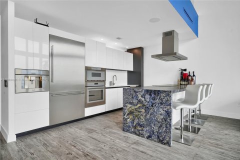 Condo in Miami, Florida, 3 bedrooms  № 1938674 - photo 19