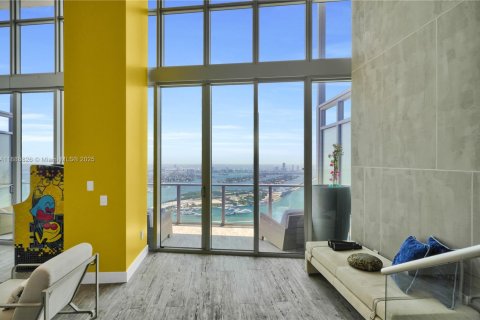 Condo in Miami, Florida, 3 bedrooms  № 1938674 - photo 11