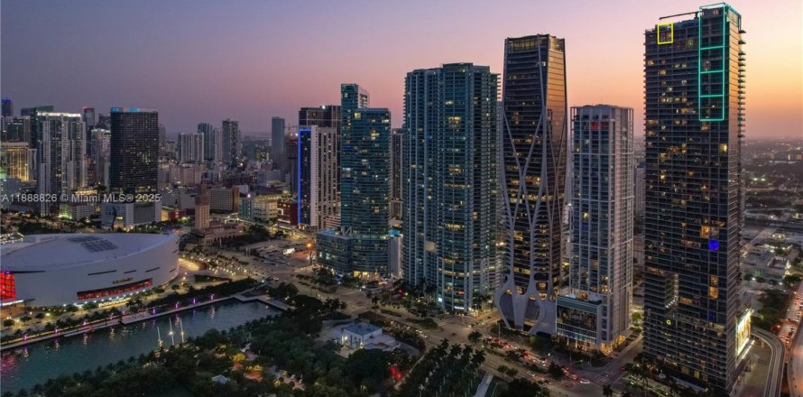Condo in Miami, Florida, 3 bedrooms № 1938674