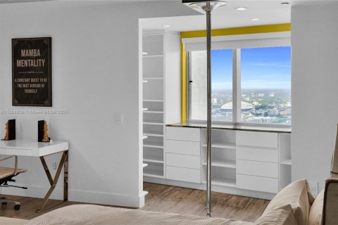 Condo in Miami, Florida, 3 bedrooms  № 1938674 - photo 30