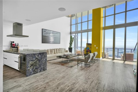 Condo in Miami, Florida, 3 bedrooms  № 1938674 - photo 9