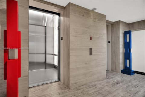 Condo in Miami, Florida, 3 bedrooms  № 1938674 - photo 6
