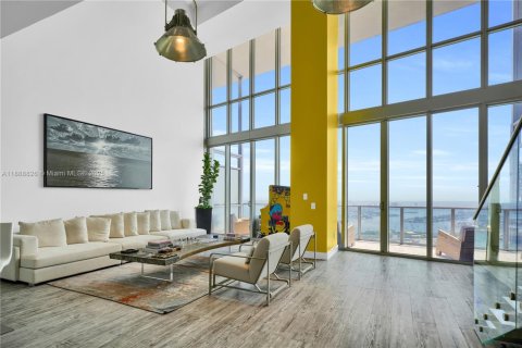 Condo in Miami, Florida, 3 bedrooms  № 1938674 - photo 10