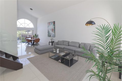 Casa en venta en Doral, Florida, 4 dormitorios, 223.06 m2 № 2003397 - foto 3