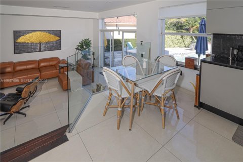 Casa en venta en Doral, Florida, 4 dormitorios, 223.06 m2 № 2003397 - foto 9