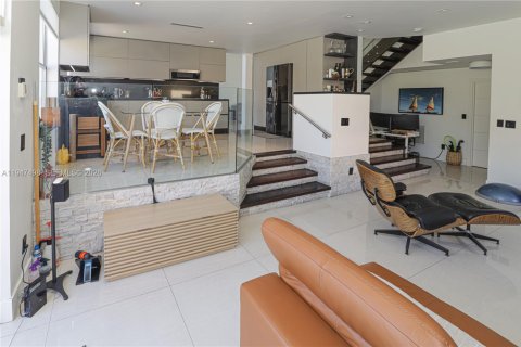 Casa en venta en Doral, Florida, 4 dormitorios, 223.06 m2 № 2003397 - foto 11