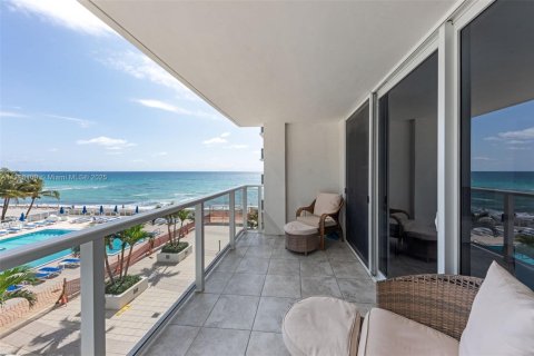 Copropriété à vendre à Hollywood, Floride: 1 chambre, 106.19 m2 № 1861937 - photo 1