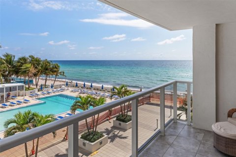 Copropriété à vendre à Hollywood, Floride: 1 chambre, 106.19 m2 № 1861937 - photo 2