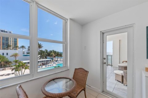 Copropriété à vendre à Hollywood, Floride: 1 chambre, 106.19 m2 № 1861937 - photo 13