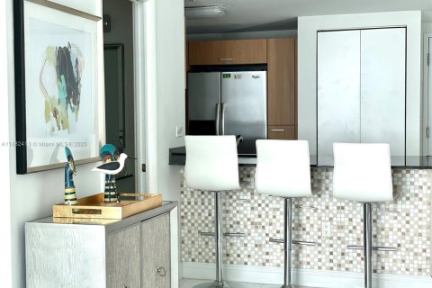 Condo in Miami, Florida, 2 bedrooms  № 1928564 - photo 6