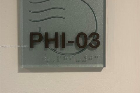 Condo in Miami, Florida, 2 bedrooms  № 1928564 - photo 3