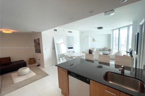 Condo in Miami, Florida, 2 bedrooms  № 1928564 - photo 7