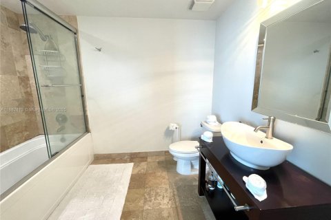 Condo in Miami, Florida, 2 bedrooms  № 1928564 - photo 24