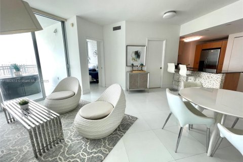 Condo in Miami, Florida, 2 bedrooms  № 1928564 - photo 2