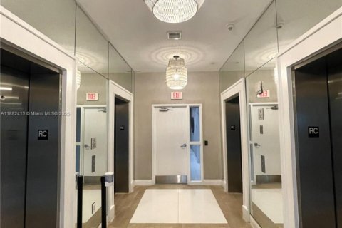 Condo in Miami, Florida, 2 bedrooms  № 1928564 - photo 28