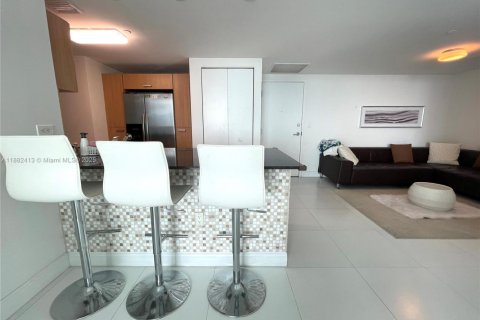 Condo in Miami, Florida, 2 bedrooms  № 1928564 - photo 5