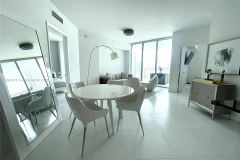 Condo in Miami, Florida, 2 bedrooms  № 1928564 - photo 1