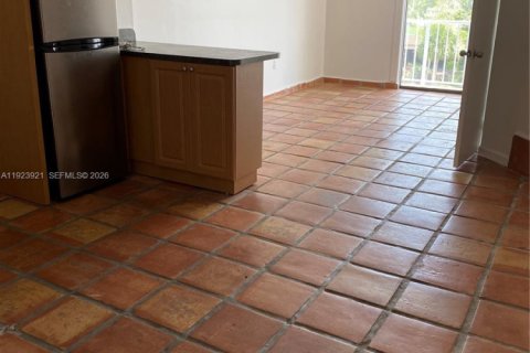 Condo in Miami, Florida  № 2055553 - photo 17