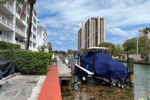 Condo in Miami, Florida  № 2055553 - photo 27