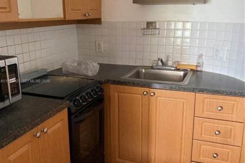 Condo in Miami, Florida  № 2055553 - photo 15