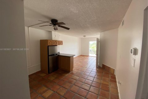 Condo in Miami, Florida  № 2055553 - photo 19