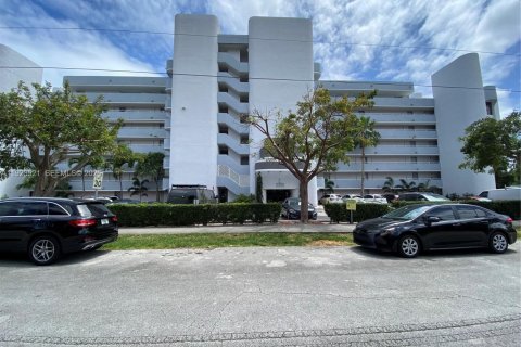 Condo in Miami, Florida  № 2055553 - photo 24