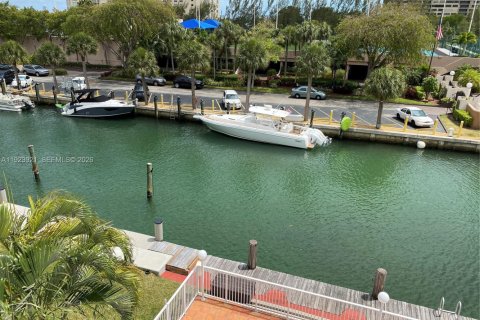 Condo in Miami, Florida  № 2055553 - photo 10