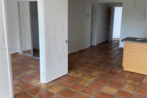 Condo in Miami, Florida  № 2055553 - photo 12