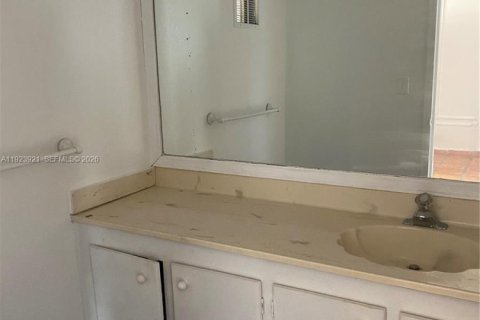 Condo in Miami, Florida  № 2055553 - photo 16