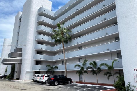 Condo in Miami, Florida  № 2055553 - photo 26