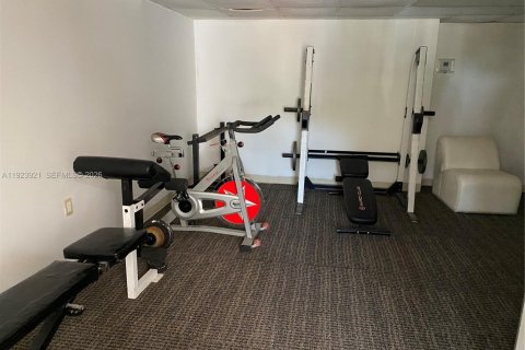 Condo in Miami, Florida  № 2055553 - photo 6