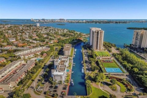 Condo in Miami, Florida  № 2055553 - photo 2