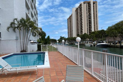 Condo in Miami, Florida  № 2055553 - photo 29