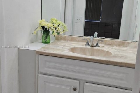 Condominio en alquiler en Miami, Florida, 2 dormitorios, 84.63 m2 № 1988557 - foto 15