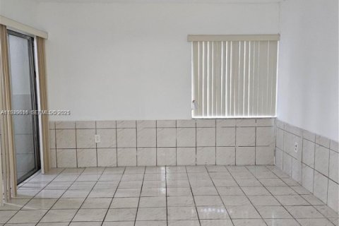 Condominio en alquiler en Miami, Florida, 2 dormitorios, 84.63 m2 № 1988557 - foto 8