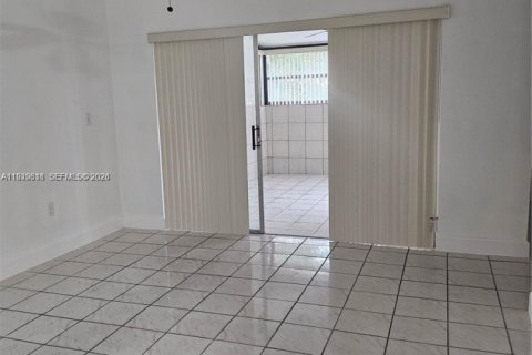 Condominio en alquiler en Miami, Florida, 2 dormitorios, 84.63 m2 № 1988557 - foto 23