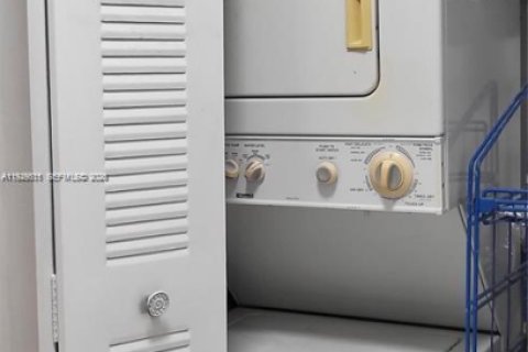 Condominio en alquiler en Miami, Florida, 2 dormitorios, 84.63 m2 № 1988557 - foto 20